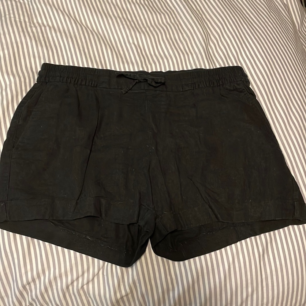 Comfy black linen shorts